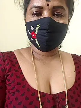 Snapshot of gaurika18 chatting on April 19, 9:30 am gaurika18 online show from April 19, 9:30 am