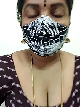 Snapshot of gaurika18 chatting on May 10, 12:38 am gaurika18 online show from May 10, 12:38 am
