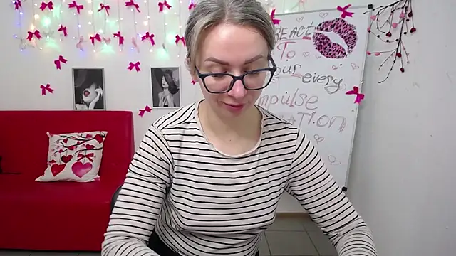 Snapshot of VasilisaSii chatting on March 6, 6:21 am VasilisaSii online show from March 6, 6:21 am
