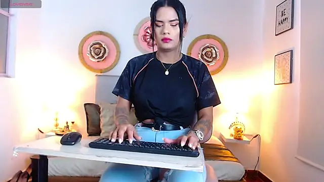 zoe hecate sexx online show from April 16, 7:25 pm