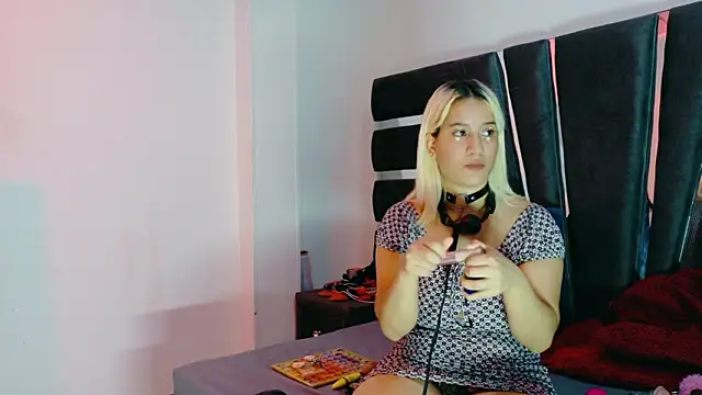 AliceandMax online show from March 25, 1:50 pm