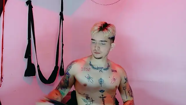 AliceandMax online show from April 4, 1:52 pm