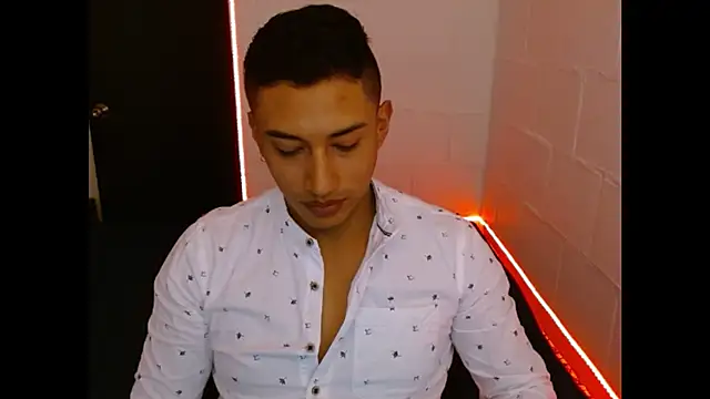 Snapshot of Davixx258 chatting on February 1, 3:07 pm Davixx258 online show from February 1, 3:07 pm