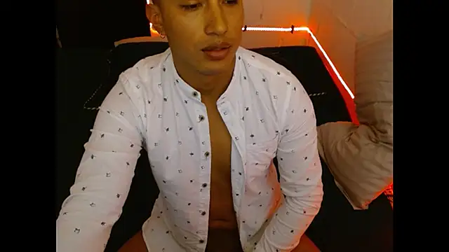 Snapshot of Davixx258 chatting on February 1, 6:08 pm Davixx258 online show from February 1, 6:08 pm