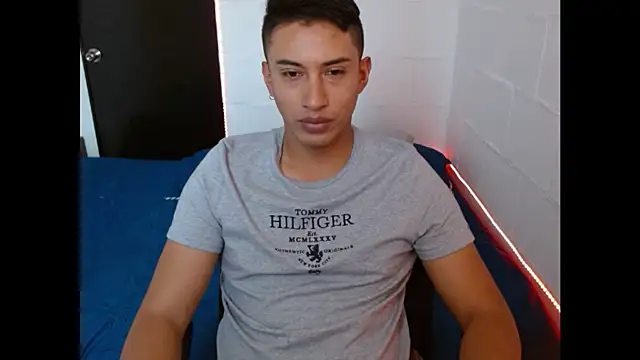 Snapshot of Davixx258 chatting on February 4, 5:12 pm Davixx258 online show from February 4, 5:12 pm