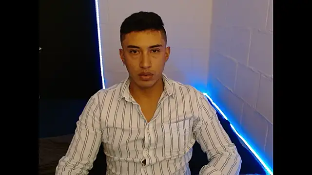 Snapshot of Davixx258 chatting on February 19, 8:20 pm Davixx258 online show from February 19, 8:20 pm