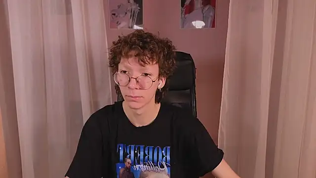 Snapshot of TommieH chatting on February 9, 5:40 am TommieH online show from February 9, 5:40 am