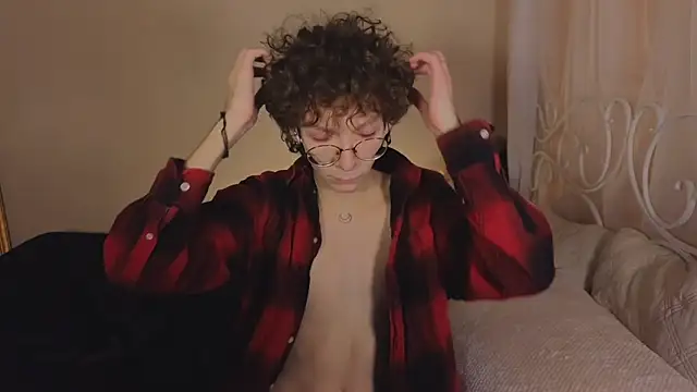 Snapshot of TommieH chatting on March 1, 5:52 am TommieH online show from March 1, 5:52 am