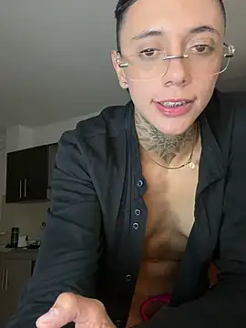  PhillipBrown online show from December 21, 4:46 pm