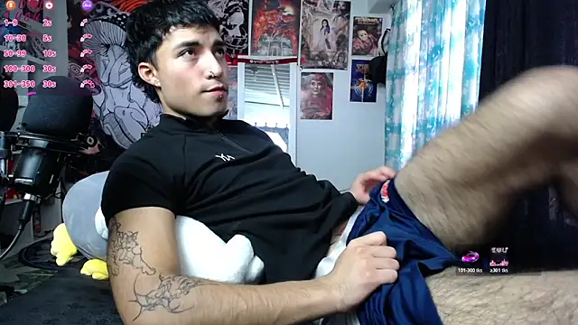 Snapshot of dylan_fun18 chatting on February 8, 6:33 pm dylan fun18 online show from February 8, 6:33 pm