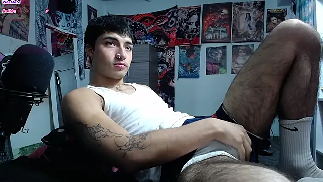 Snapshot of dylan_fun18 chatting on February 23, 10:29 pm dylan fun18 online show from February 23, 10:29 pm