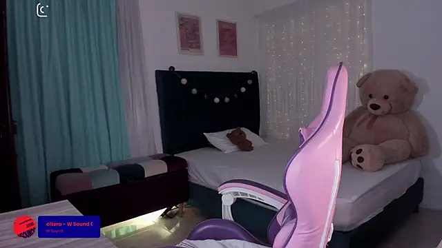 Snapshot of alice_guerin_ chatting on February 7, 4:16 am alice guerin online show from February 7, 4:16 am