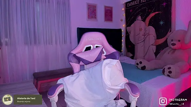 Snapshot of alice_guerin_ chatting on September 24, 1:53 am alice guerin online show from September 24, 1:53 am