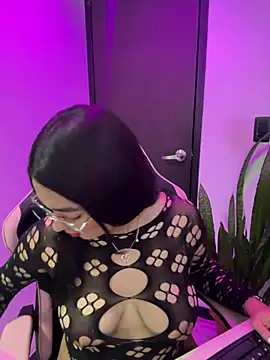 Snapshot of camianddanna chatting on July 21, 10:56 pm camianddanna online show from July 21, 10:56 pm