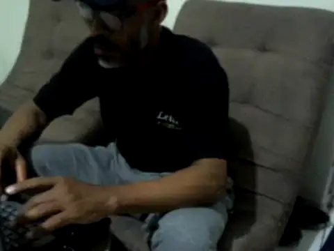 Snapshot of yourprivateproperty chatting on December 20, 3:36 am yourprivateproperty online show from December 20, 3:36 am