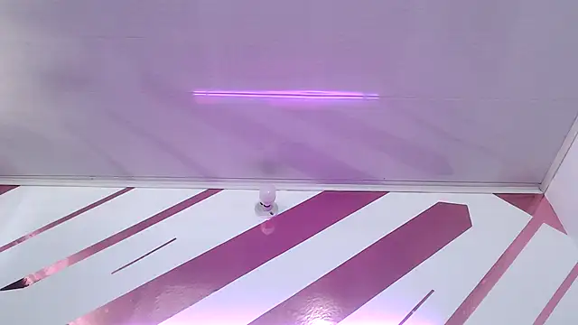 Kitten Hot  online show from February 28, 2:29 pm