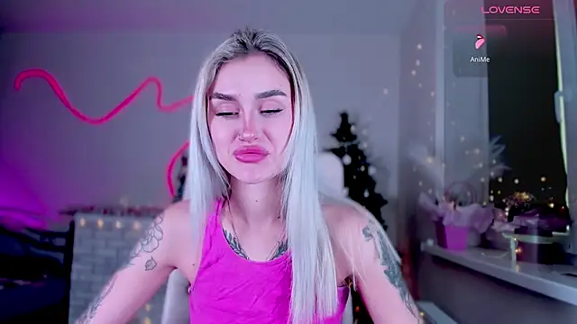 Snapshot of _Ravenaa chatting on December 15, 12:28 pm Ravenaa online show from December 15, 12:28 pm