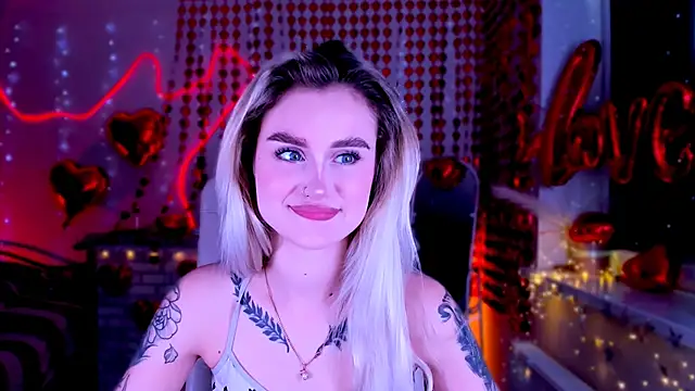 Snapshot of _Ravenaa chatting on February 19, 10:12 am Ravenaa online show from February 19, 10:12 am