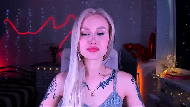 Snapshot of _Ravenaa chatting on March 14, 11:56 am Ravenaa online show from March 14, 11:56 am