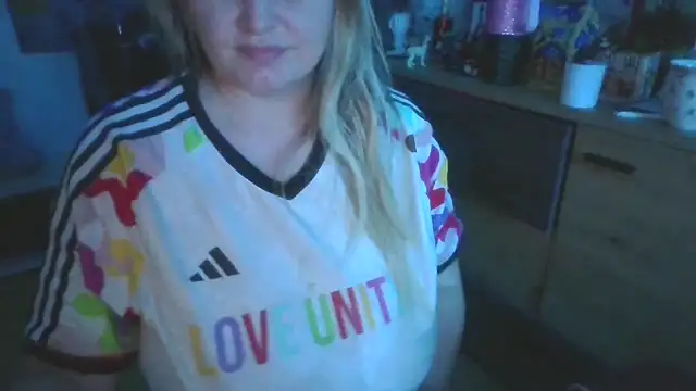 Snapshot of Meliss_Official9 chatting on January 16, 10:47 pm Meliss Official9 online show from January 16, 10:47 pm