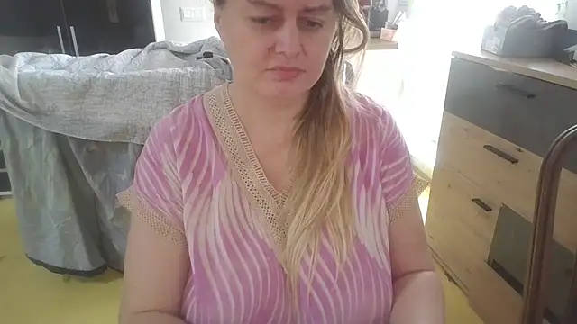 Snapshot of Meliss_Official9 chatting on February 7, 9:13 am Meliss Official9 online show from February 7, 9:13 am