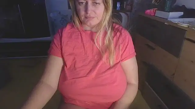 Snapshot of Meliss_Official9 chatting on February 12, 10:38 pm Meliss Official9 online show from February 12, 10:38 pm