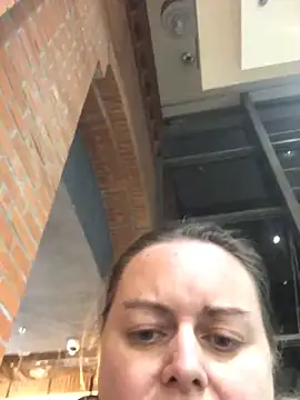 Snapshot of Meliss_Official9 chatting on February 14, 7:32 pm Meliss Official9 online show from February 14, 7:32 pm