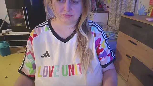 Snapshot of Meliss_Official9 chatting on March 30, 5:47 pm Meliss Official9 online show from March 30, 5:47 pm