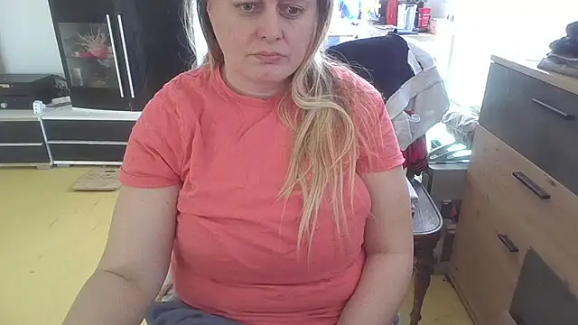 Snapshot of Meliss_Official9 chatting on April 6, 2:40 pm Meliss Official9 online show from April 6, 2:40 pm