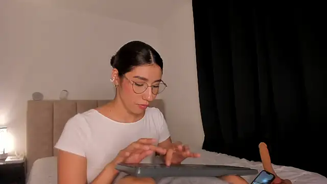 Snapshot of danna_davis18 chatting on February 7, 10:52 pm danna davis18 online show from February 7, 10:52 pm
