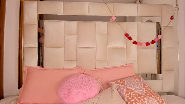 isabella gomez11 online show from June 13, 1:25 am
