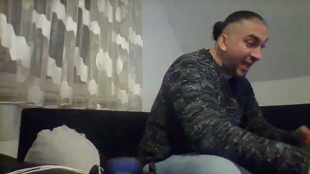 Snapshot of NewyorkDimi chatting on March 6, 12:10 am NewyorkDimi online show from March 6, 12:10 am