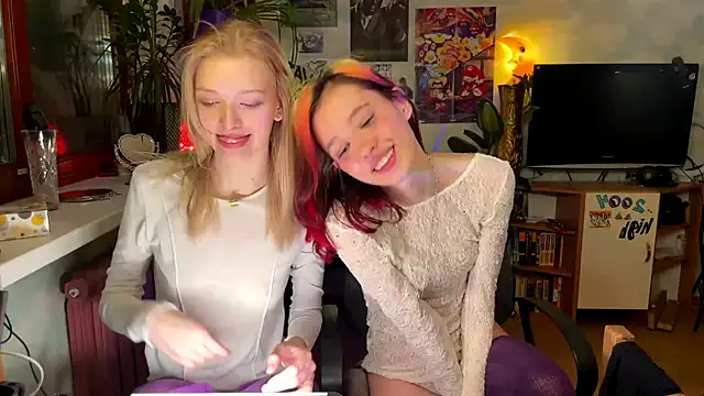 Snapshot of Evvie_Summn1 chatting on February 11, 8:20 pm Evvie Summn1 online show from February 11, 8:20 pm