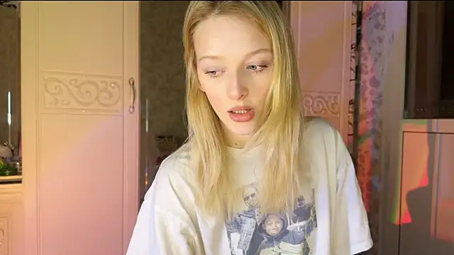 Snapshot of Evvie_Summn1 chatting on March 2, 3:27 pm Evvie Summn1 online show from March 2, 3:27 pm