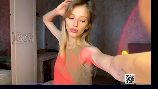 Snapshot of Evvie_Summn1 chatting on September 28, 5:57 am Evvie Summn1 online show from September 28, 5:57 am