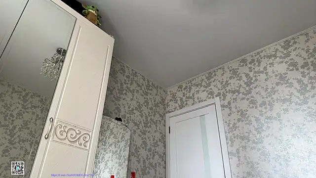 Snapshot of Evvie_Summn1 chatting on October 18, 8:59 am Evvie Summn1 online show from October 18, 8:59 am