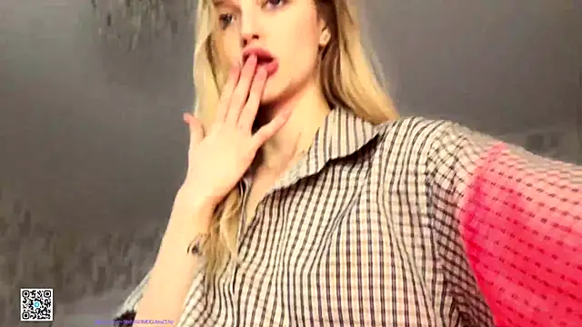 Evvie Summn1 online show from November 16, 7:36 am