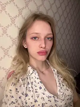 Snapshot of Evvie_Summn1 chatting on April 17, 3:04 pm Evvie Summn1 online show from April 17, 3:04 pm