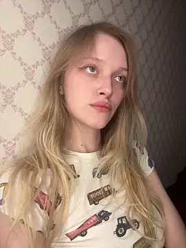Snapshot of Evvie_Summn1 chatting on April 19, 2:38 pm Evvie Summn1 online show from April 19, 2:38 pm