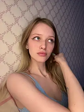 Snapshot of Evvie_Summn1 chatting on April 25, 2:36 pm Evvie Summn1 online show from April 25, 2:36 pm