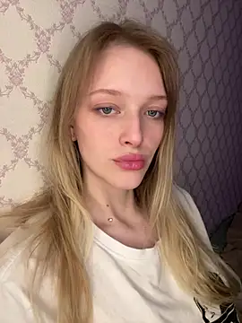 Snapshot of Evvie_Summn1 chatting on April 28, 3:06 pm Evvie Summn1 online show from April 28, 3:06 pm