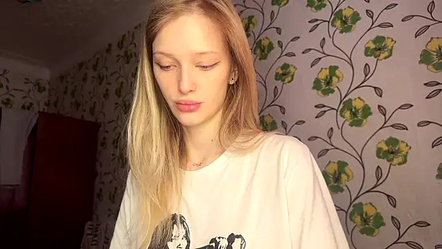 Snapshot of Evvie_Summn1 chatting on May 7, 6:08 am Evvie Summn1 online show from May 7, 6:08 am