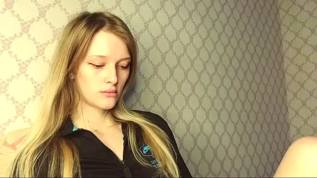 Snapshot of Evvie_Summn1 chatting on May 15, 2:24 pm Evvie Summn1 online show from May 15, 2:24 pm