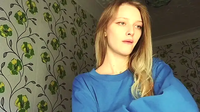 Snapshot of Evvie_Summn1 chatting on June 6, 6:18 am Evvie Summn1 online show from June 6, 6:18 am