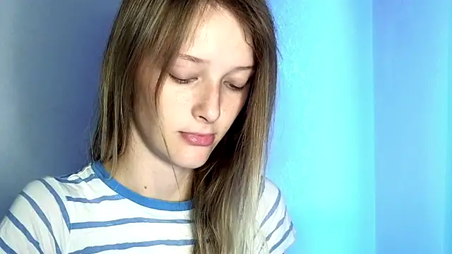 Snapshot of Evvie_Summn1 chatting on July 27, 4:25 pm Evvie Summn1 online show from July 27, 4:25 pm