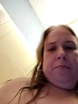 Snapshot of 023Longandjuicy chatting on February 2, 4:00 am 023Longandjuicy online show from February 2, 4:00 am