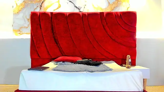 MAISE HILL1 online show from November 12, 1:44 pm