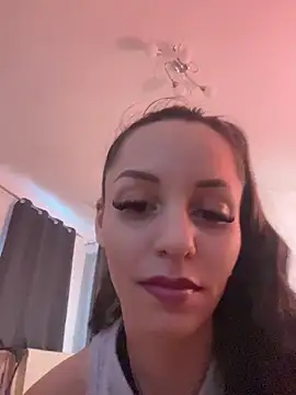 Snapshot of Chiara0102 chatting on May 19, 5:30 pm Chiara0102 online show from May 19, 5:30 pm