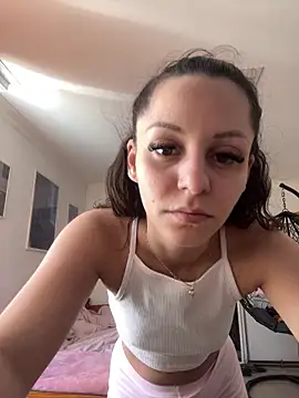 Snapshot of Chiara0102 chatting on May 29, 10:35 am Chiara0102 online show from May 29, 10:35 am
