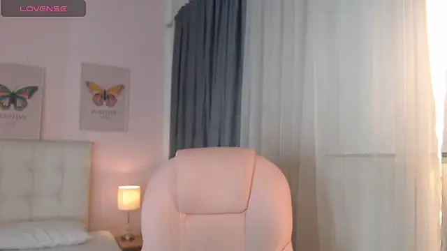 Snapshot of liss_black chatting on February 15, 3:39 pm liss black online show from February 15, 3:39 pm